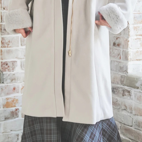 リジェイのビット付きフェイクファーロングコートのイメージ画像