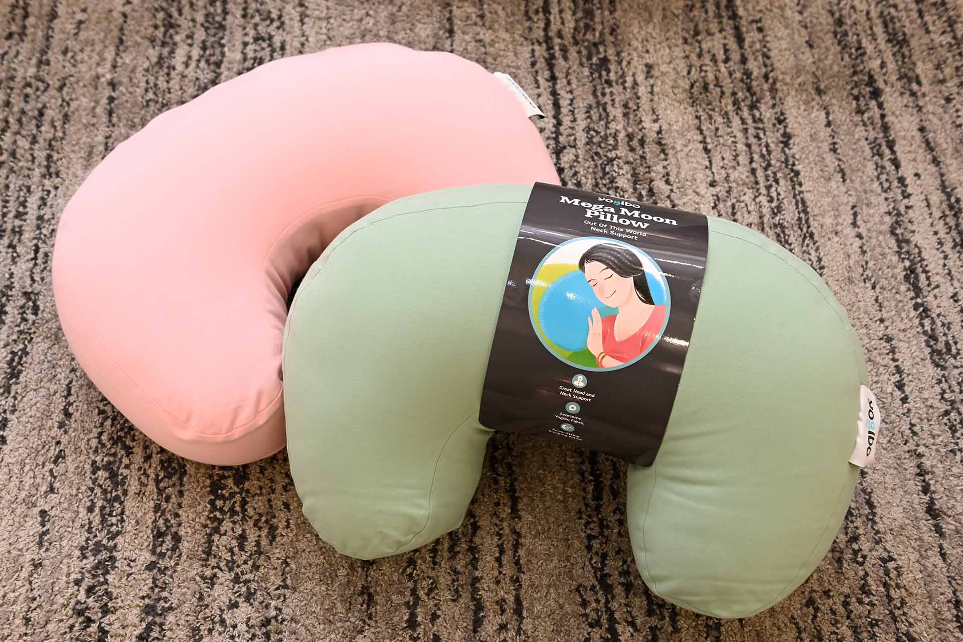Yogibo POP-UP STOREの「Mega Moon Pillow」のイメージ画像